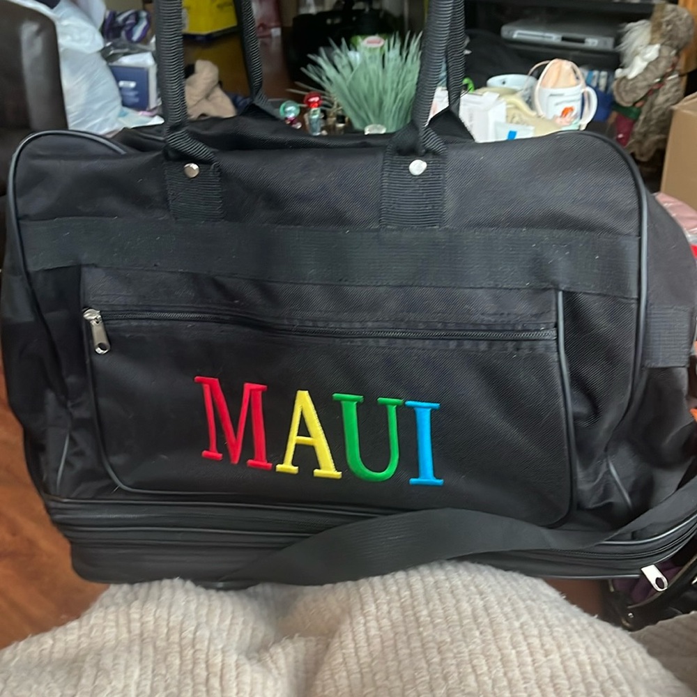 Black Canvas ‘Maui’ Large Rolling Duffel Travel Bag.  Zipped Compartments Below!
